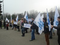 В Майкопе состоялся пикет, организованный региональным отделением Трудовой партии в поддержку поправок в закон о материнском капитале